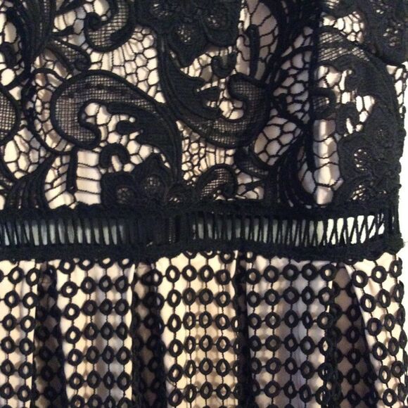 Gorgeous black corcheted dress peek a boos Large L lined stretch sleeveless - Picture 4 of 7